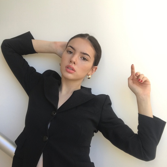 Meet your Posher, Lola - Picture 1 of 1